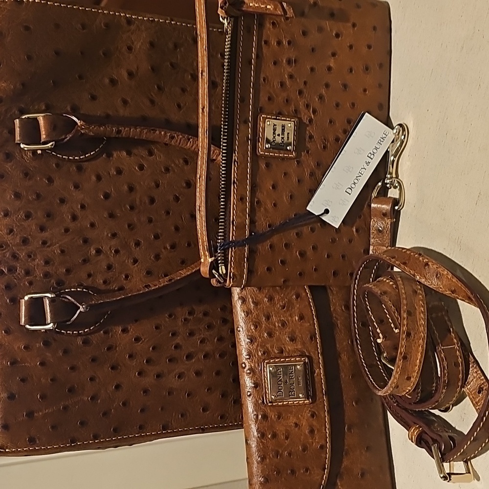 EUC Tan Dooney & Bourke Ostrich Square Tote w/ matching Wallet and New wristlet